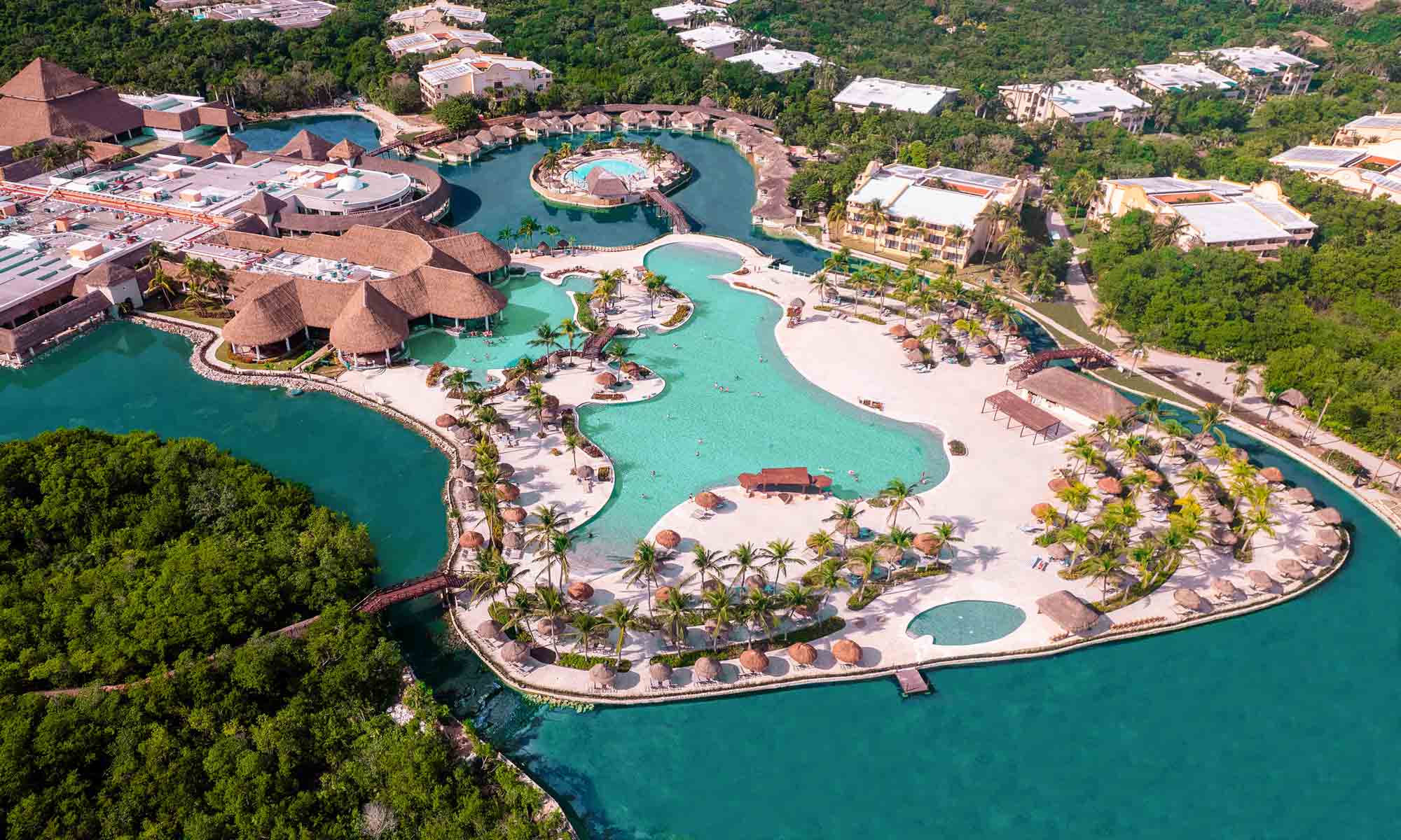 Grand Palladium White Sand Resort and Spa all-inclusive beachfront resort with pools and tropical grounds in Riviera Maya, Mexico.
