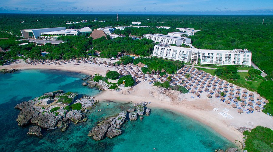 Grand Sirenis Riviera Maya Resort and Spa all-inclusive beachfront resort with large pools and tropical surroundings in Mexico.