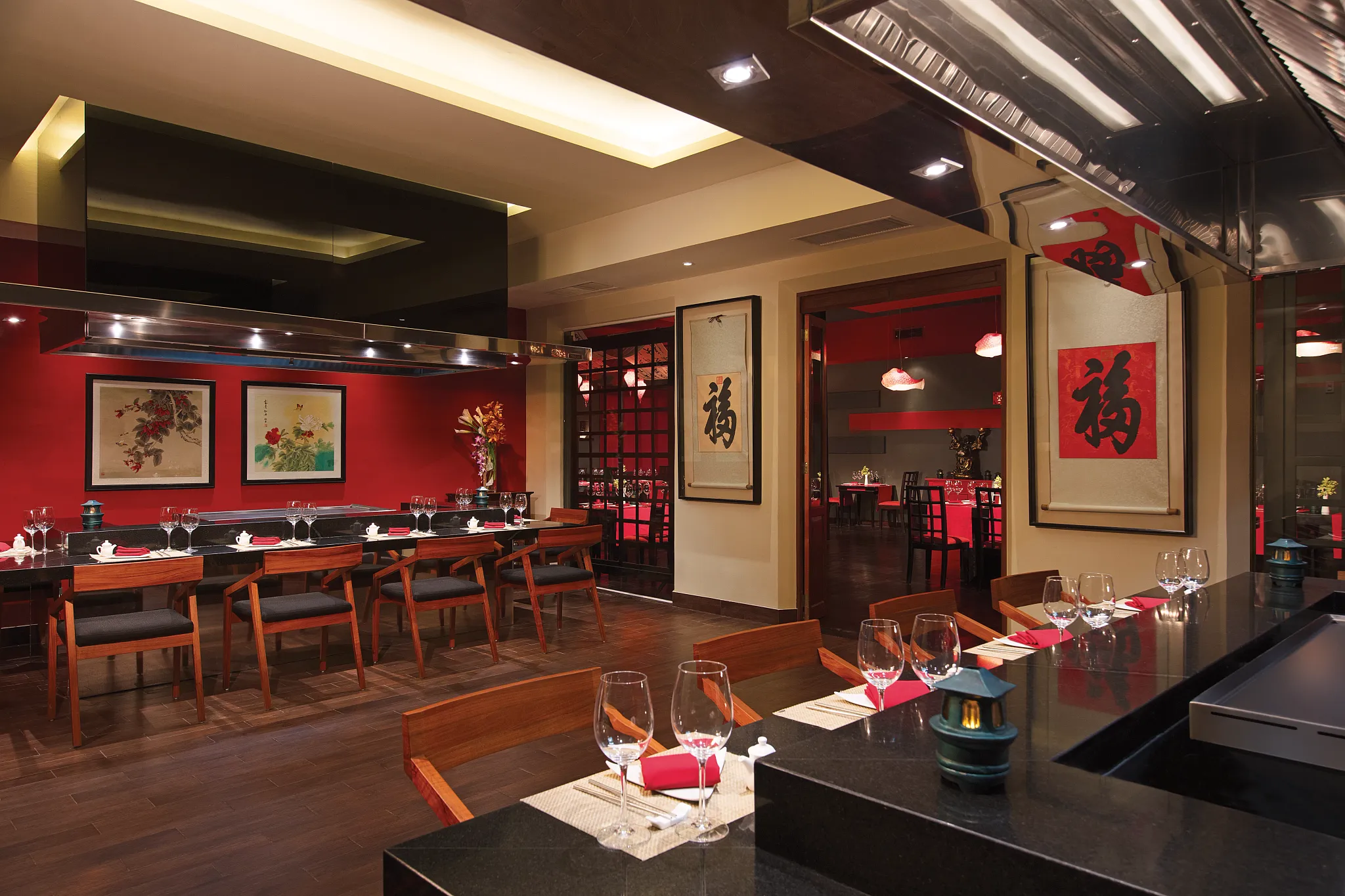 Himitsu restaurant at Dreams Tulum Resort & Spa featuring elegant Asian-inspired décor, teppanyaki tables, and a sophisticated dining atmosphere.